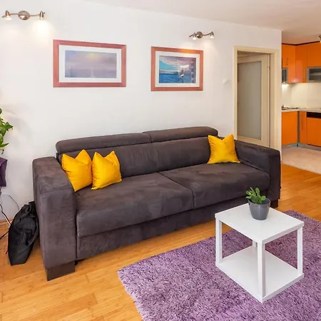 Sunny 1bd Near Firule - Balcony & Peaceful * Σπλιτ