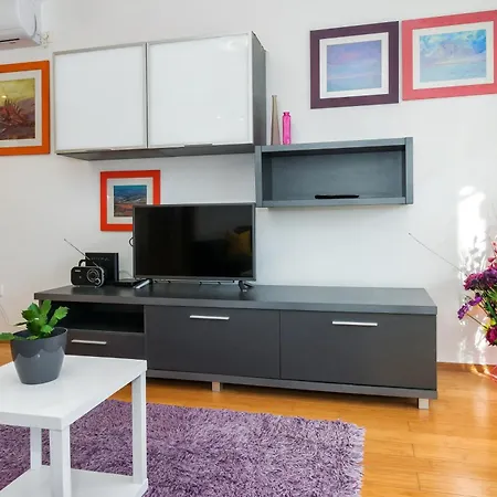 Sunny 1bd Near Firule - Balcony & Peaceful *