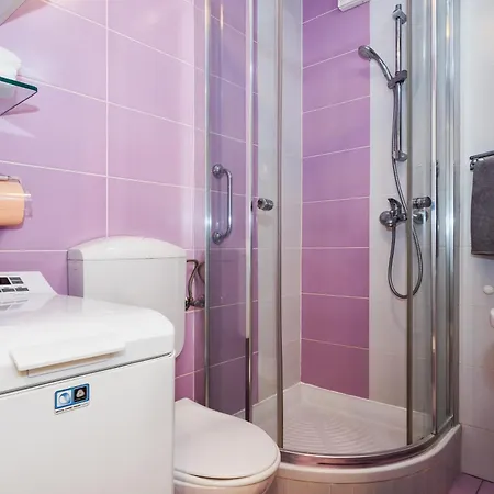 Sunny 1bd Near Firule - Balcony & Peaceful Сплит