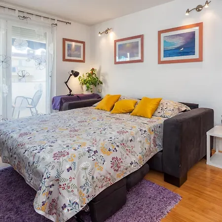 Daire Sunny 1bd Near Firule - Balcony & Peaceful *