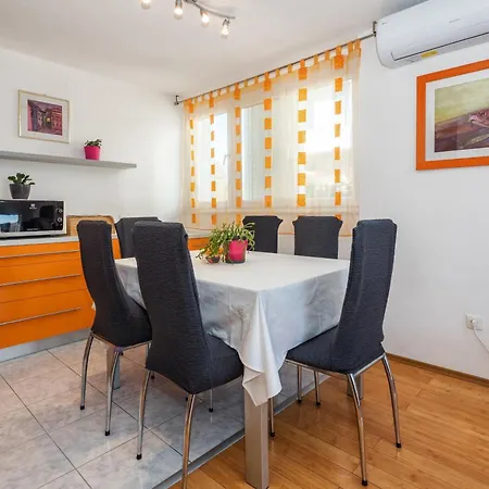 Sunny 1bd Near Firule - Balcony & Peaceful Daire Split