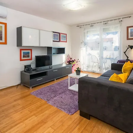 Sunny 1bd Near Firule - Balcony & Peaceful Апартаменты *