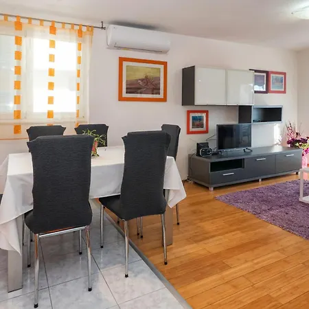 Sunny 1bd Near Firule - Balcony & Peaceful * スプリト